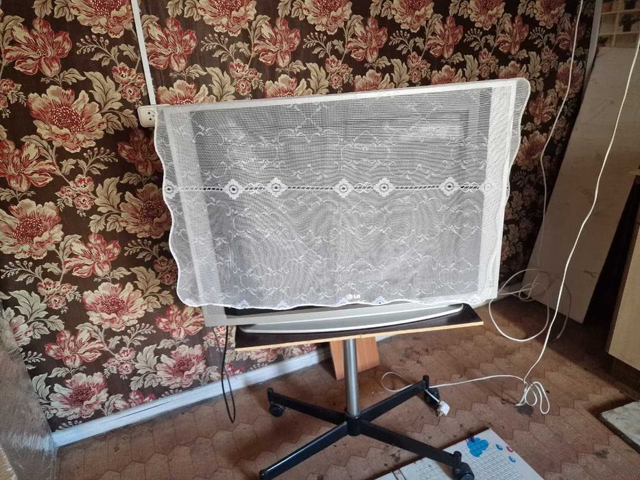 телевизор LG .находится в городе