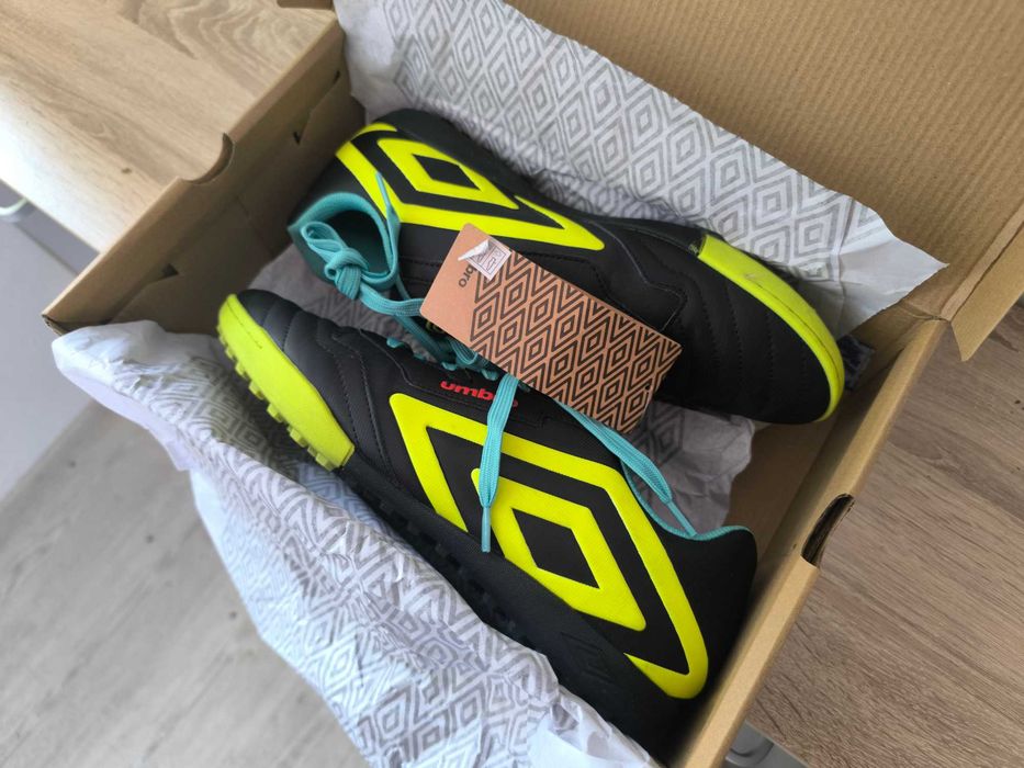 Стоножки за футбол Umbro 44
