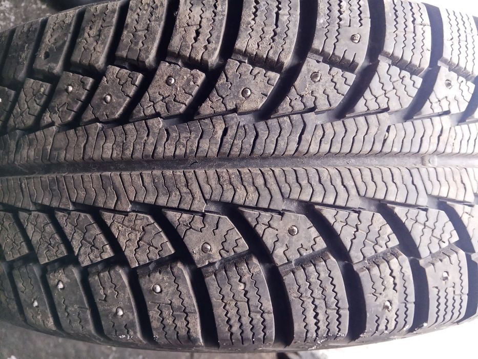 Продам зимнюю резину в Отс