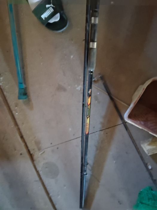 Ofer la vănzare 2 lansete tip fedeer delta