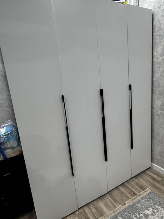 Продам Распашной шкаф