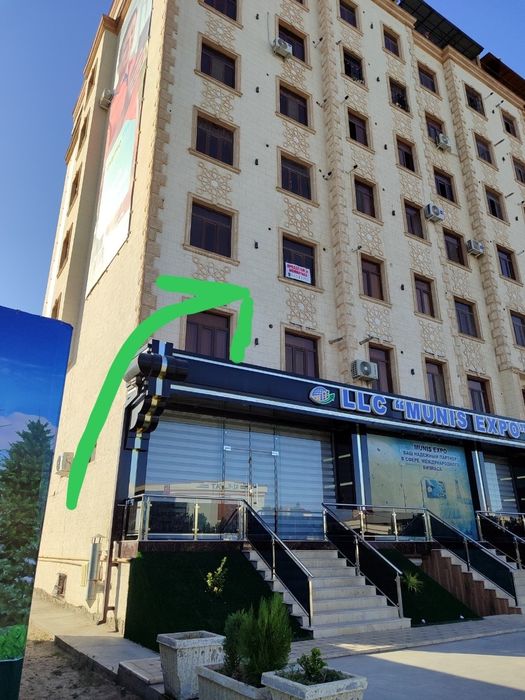 Срочно продаётса 3 х комнатная, ориентир голубой экран