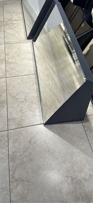 Торговое зеркало в металлической раме