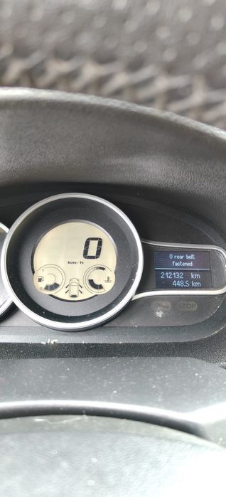 Renault  Megane în stare fff bună, 1,5 DCI, 2011, fără rugina, 212 000 reali, foarte întreținută. 3200 e negociabil în limita bunului simț.