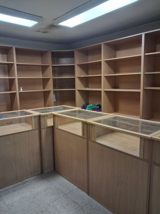 Продавам оборудване за магазин за алкохол и цигари