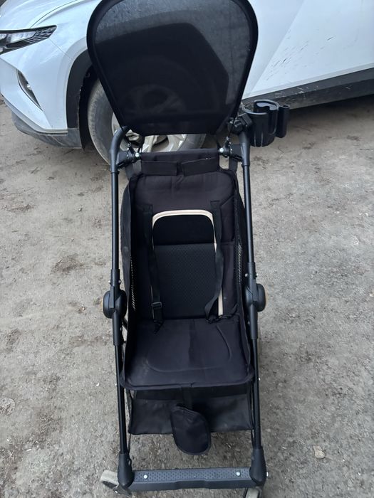 Очень удобная,легкая детская коляска