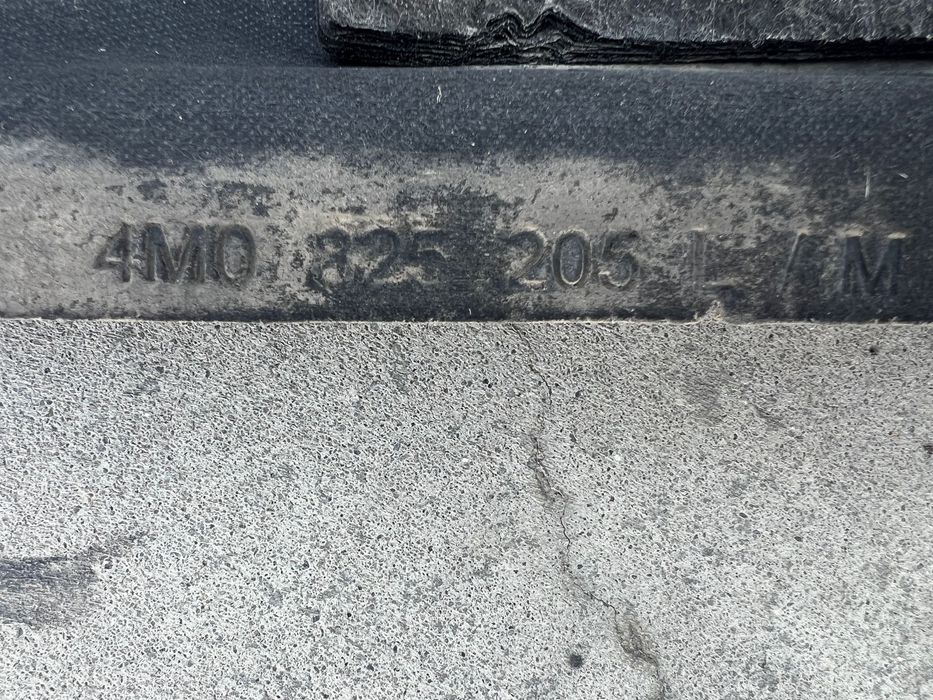 Scut Lateral Stanga OEM Audi Q7/Q8