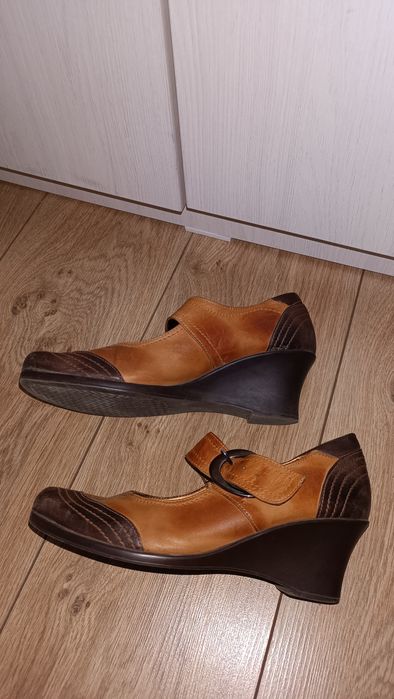 Босоножки женские кожаные