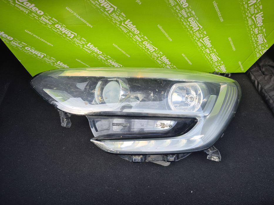 Far stânga Renault Megane 4 – Valeo 260606911R / 90089405 – H7 Original Renault