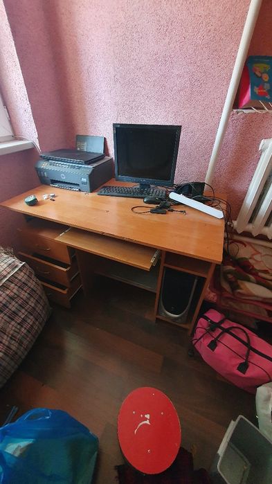 Стол письменный продаётся