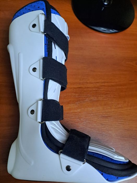 Голеностопный бандаж на правую ногу, размер S (35-37)