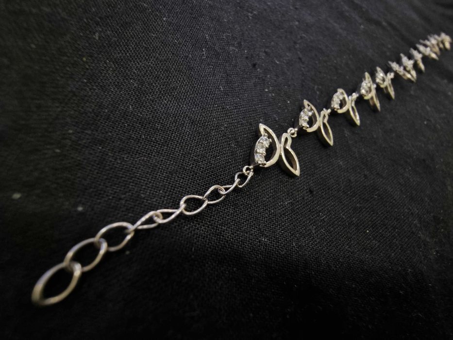 Сребърна гривна с пеперуди