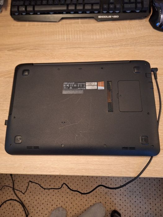Laptop Asus F555B  AMD A9-9410 , 8 GB  , ssd 128 GB  , FullHD 15.6"