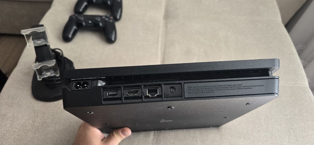 Playstation 4 Slim 1 TB