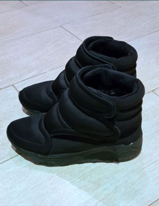 Кроссовки женские