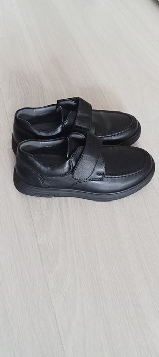 Продам туфли на мальчика