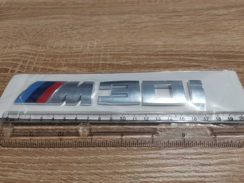 BMW M30i сребриста емблема