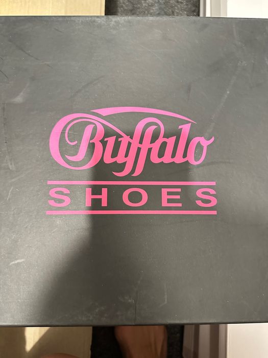 Сандали на висок ток