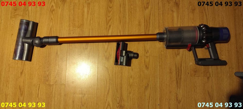 aspirator Dyson V10 perfect functional bateria buna cu accesoriile din poze se vinde fara incarcator