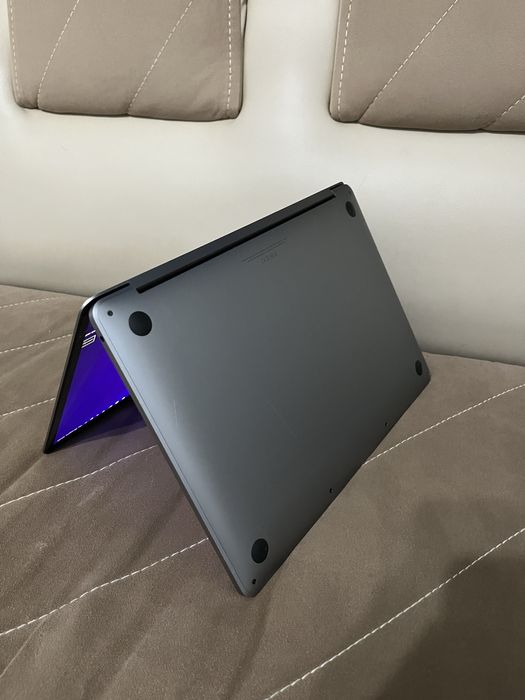 Macbook Pro M1 8/256 GB 2020