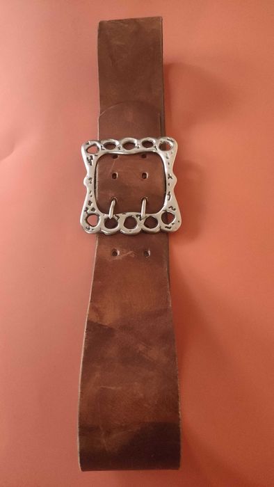 Два широки колана от естествена кожа с масивни токи