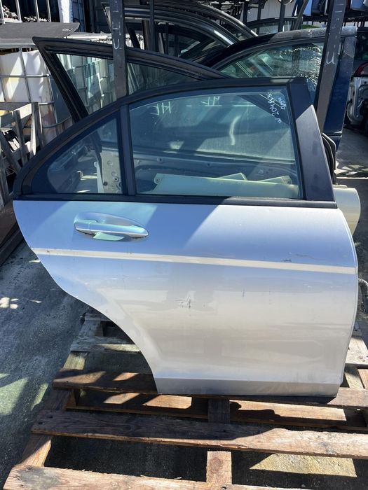 Врата Mercedes W204