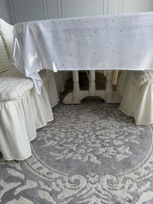 Стол со стульями