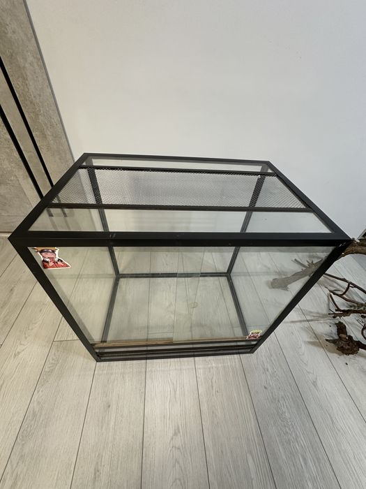 Террариум в хорошем состоянии