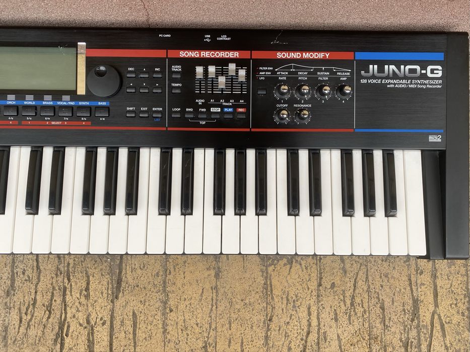 synth Roland Juno-G ( probleme display )