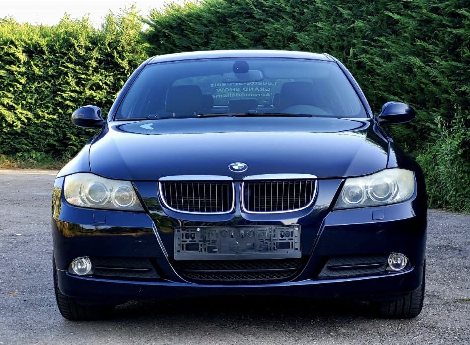 Vand BMW E90 an 2008  pret  usor negociabil