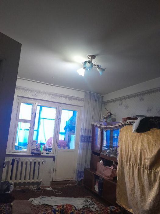 3 xonali Uy Sotiladi shahar markazida