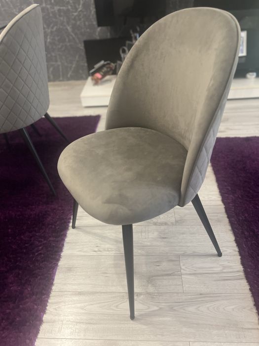 Scaune Jysk gri catifea cu picoare negre din otel/ 4 bucati