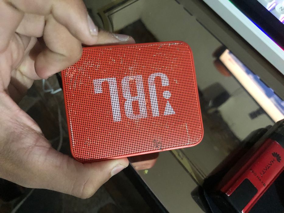 Boxă jbl defecta băzeie la volum tare