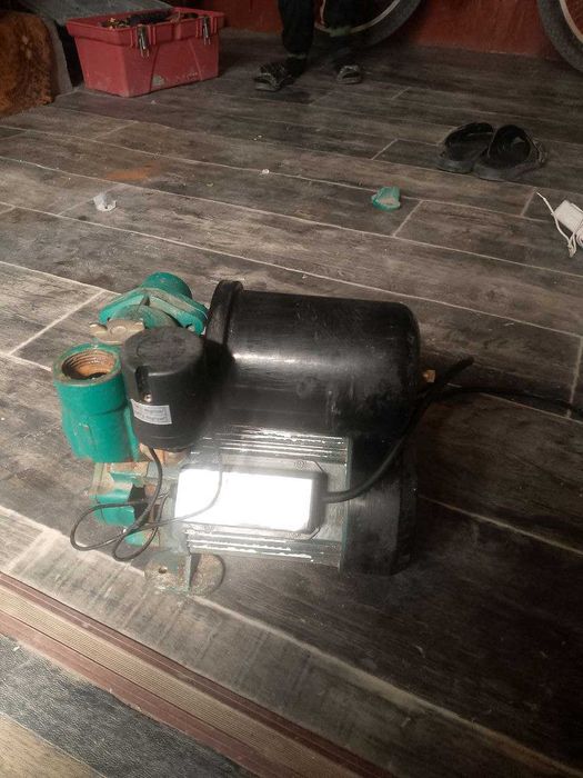 вакумний насос сотилади 1.8 лик