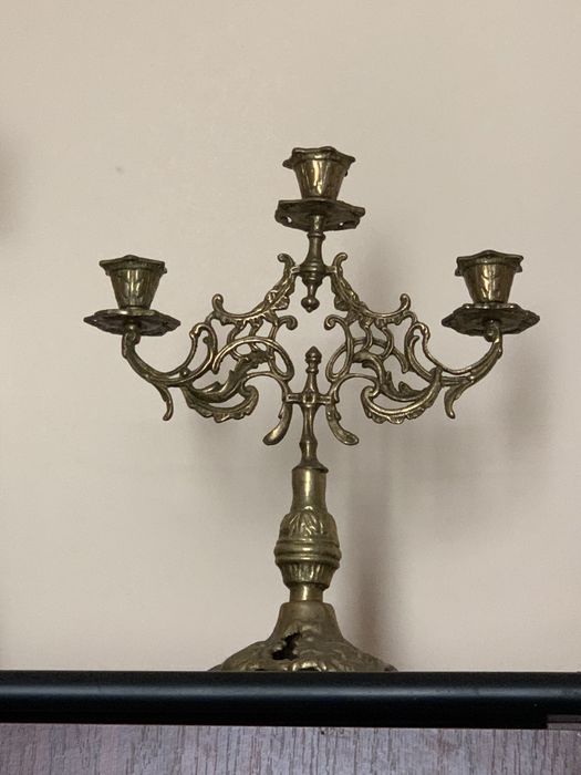 Sfetnice (sfeșnice) bibelouri, vaza (vaze), fructiere