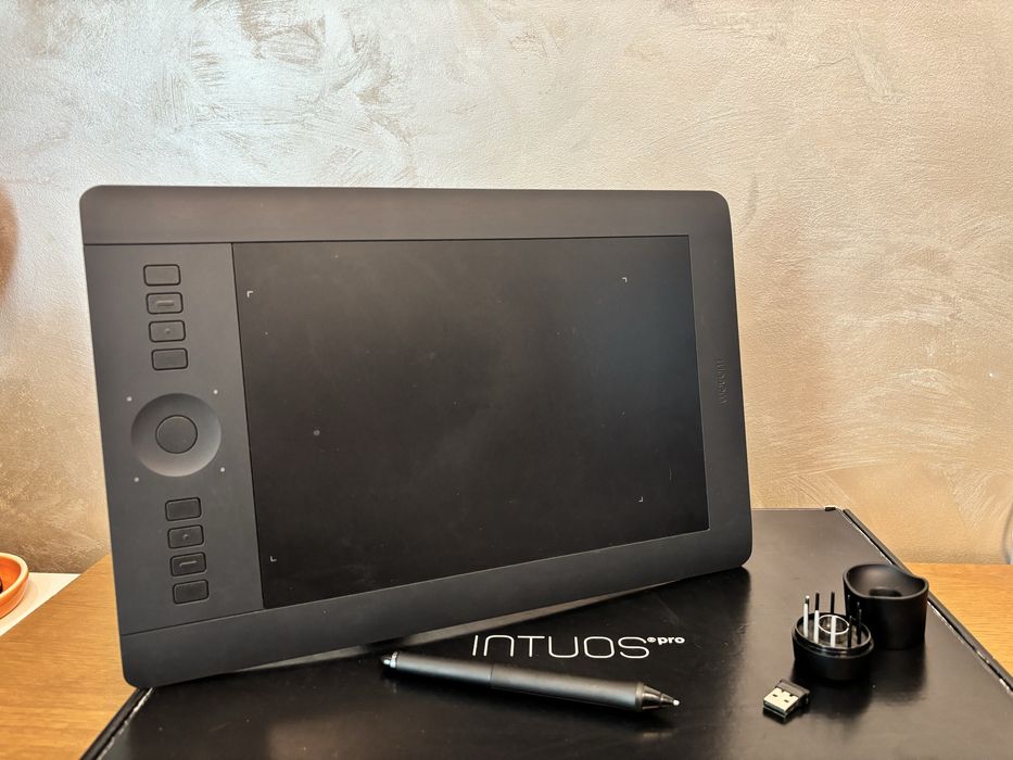 Wacom Intuos Pro Medium – графичен таблет (без дисплей)