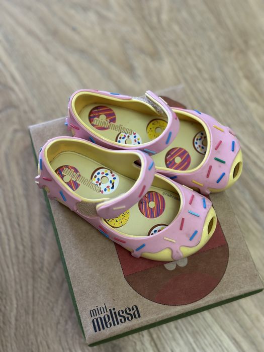 Продам сандалии кроксы