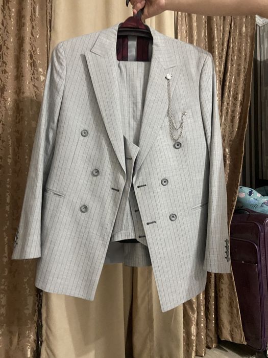 Кастюм новый серый