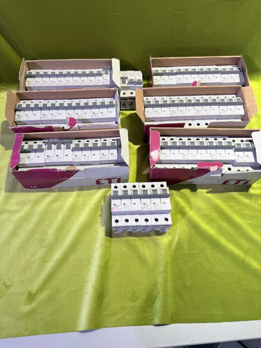 Lot siguranțe automate ETI 15 buc B10 monofazat  și 22 buc B16 trifazate
