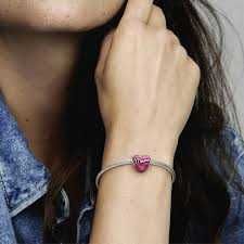 Talisman PANDORA Radiating Love Mama Heart, nou, pret excelent!