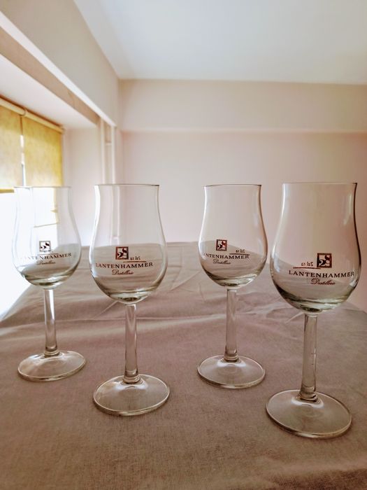 Pahare set șampanie, bere, cocktail.