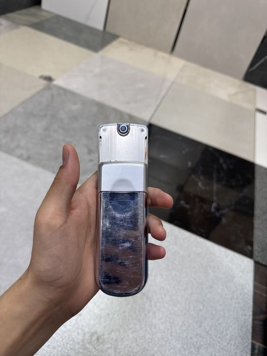Nokia 8800.