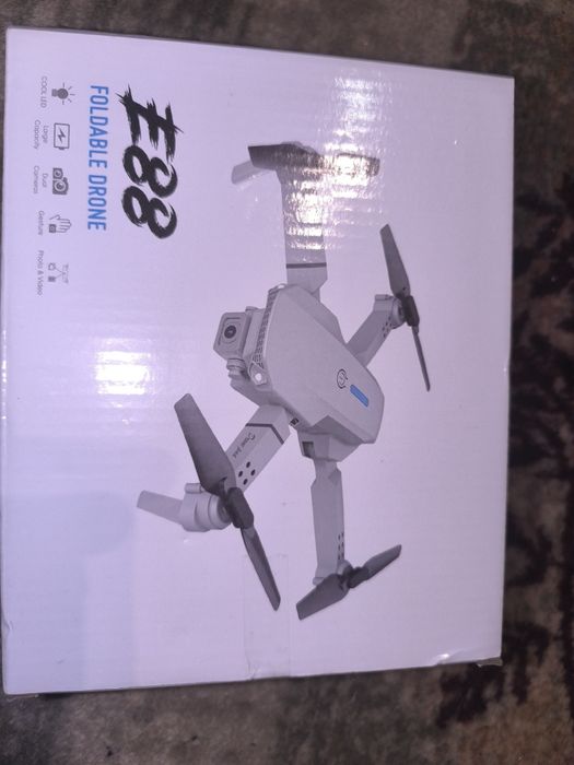 Дрон четири перки двойна камера в калъф чисто нов