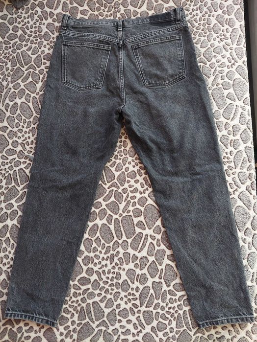 Дамски дънки на марката MNG