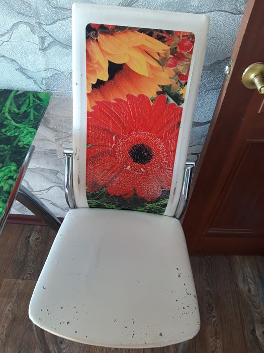 Продам б/у стеклянный стол со стульями
