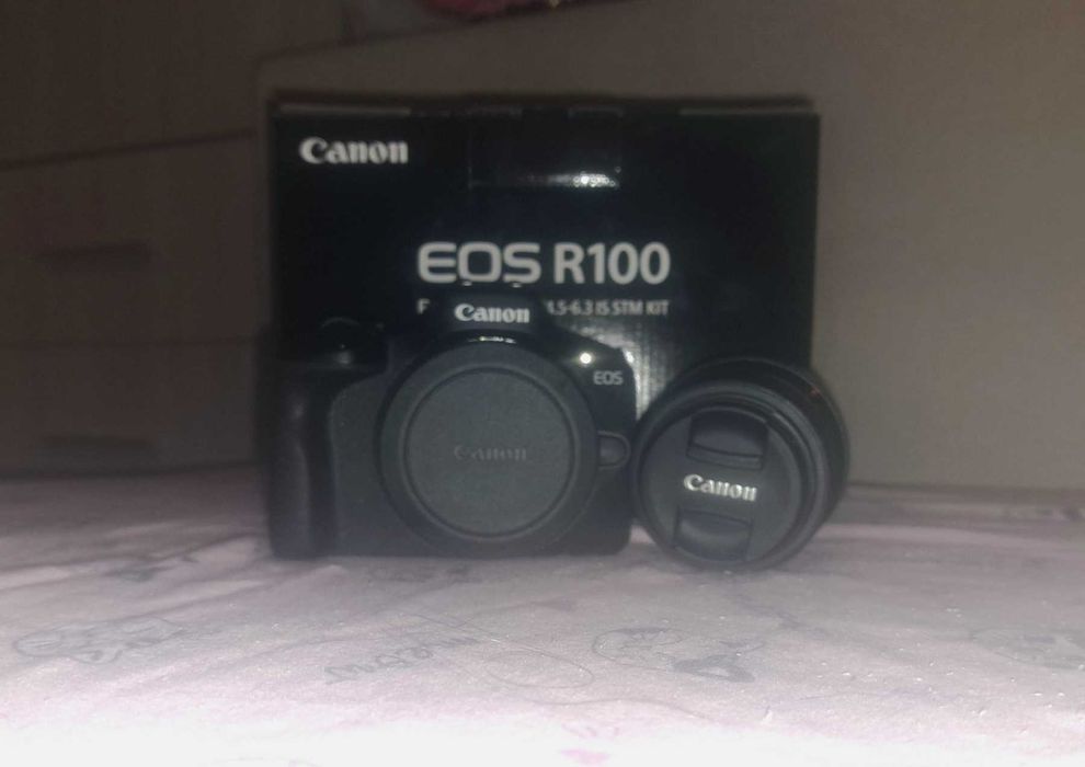 Фотоапарат Canon EOS R100
