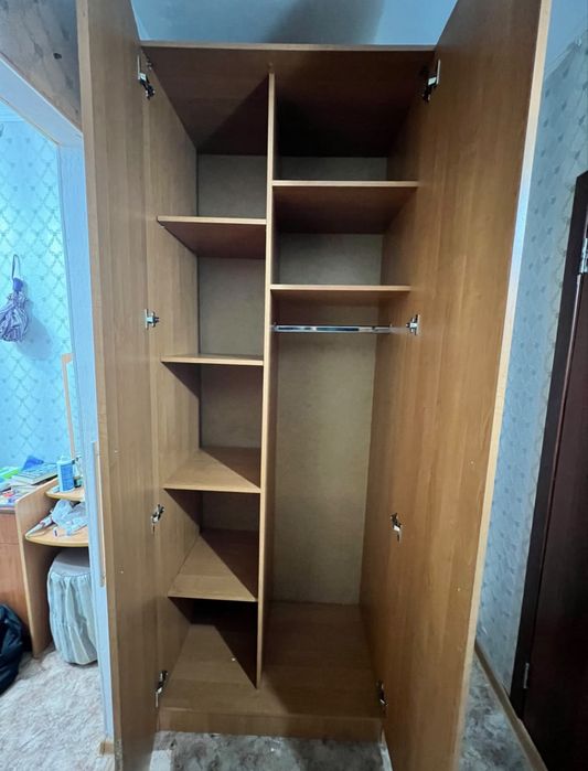Продам шкаф высокий