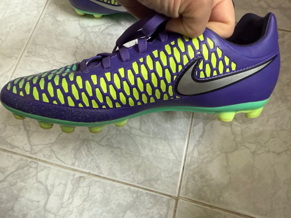 Мъжки обувки за футбол