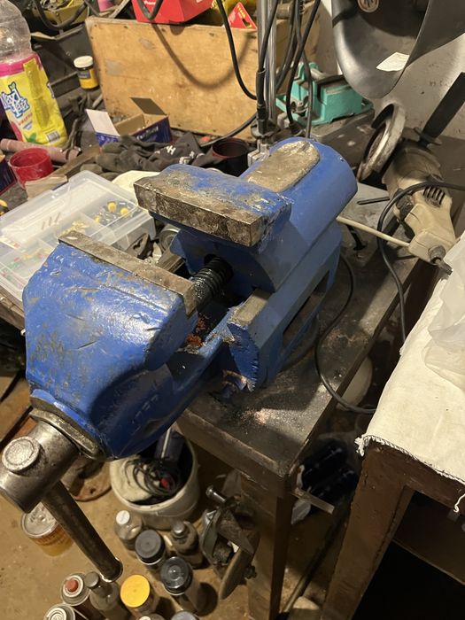 Тески слесарные.