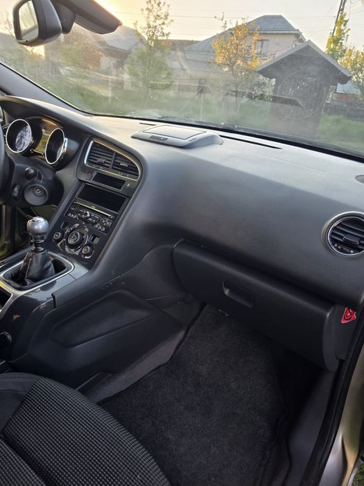 Vând Peugeot 5008 – 7 locuri – 1.6 Turbo Benzină – 160 CP